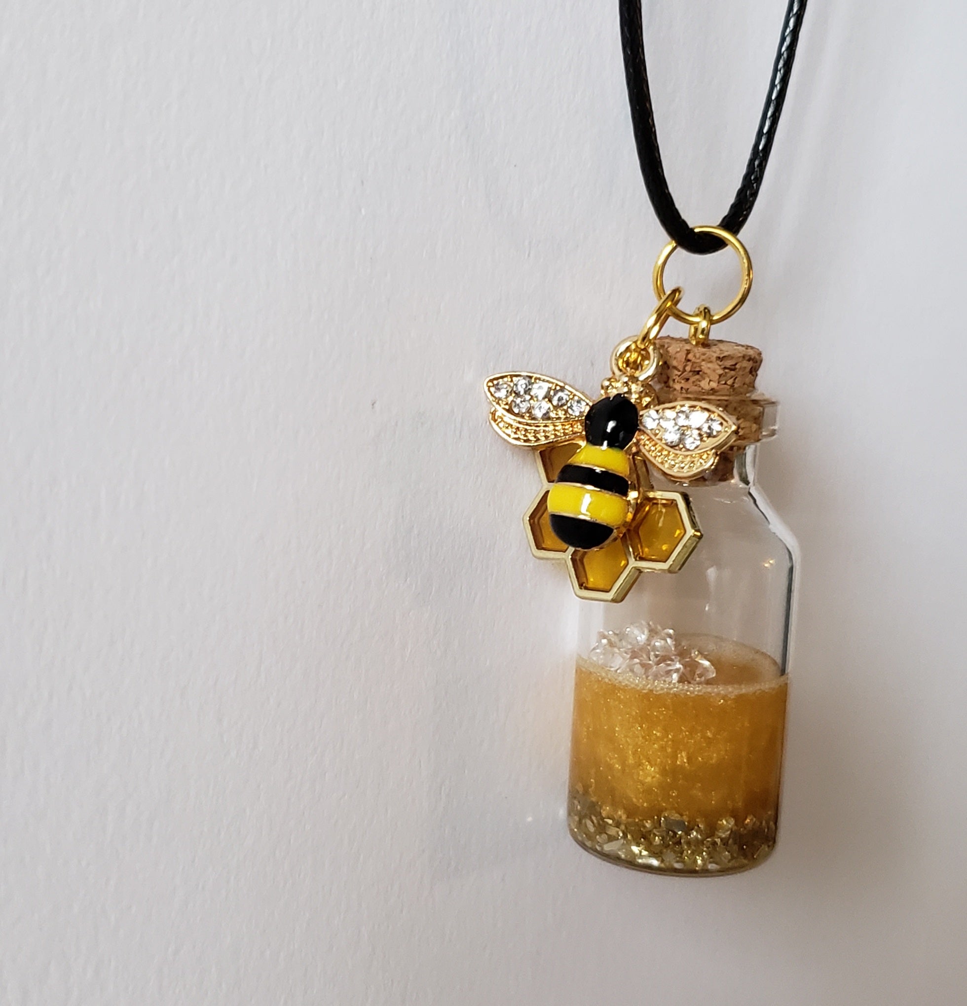 Honey jar deals gold bee necklace